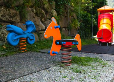 Camping Völlan Spielplatz Kinder Wippe Spaß Natur