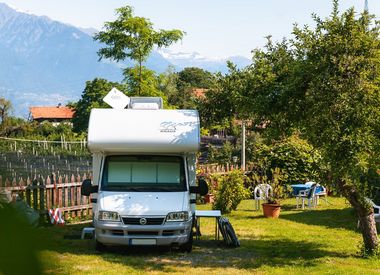 Piazzola ombreggiata Camper Campeggio estivo Foiana Lana