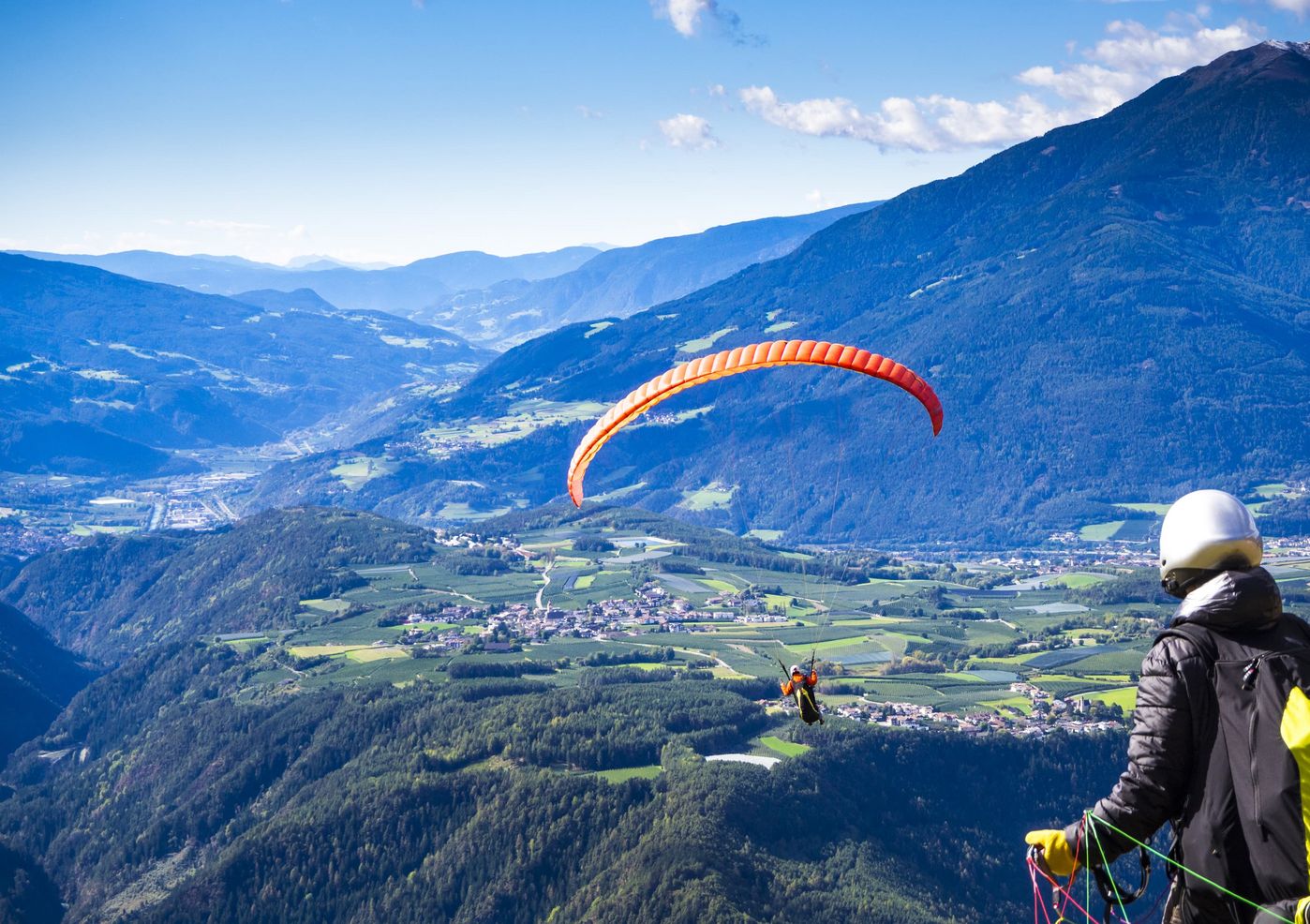Gleitschirmfliegen im Meraner Land | Camping Völlan Gleitschirmfliegen Meranerland Urlaub Südtirol Berge Camping Völlan