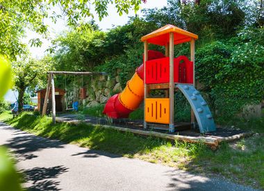 Spielplatz Kinder Rutsche Familie Camping Völlan