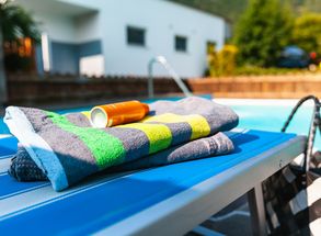 Relaxen Sommer Pool Schwimmbad Liegestuhl Camping Völlan