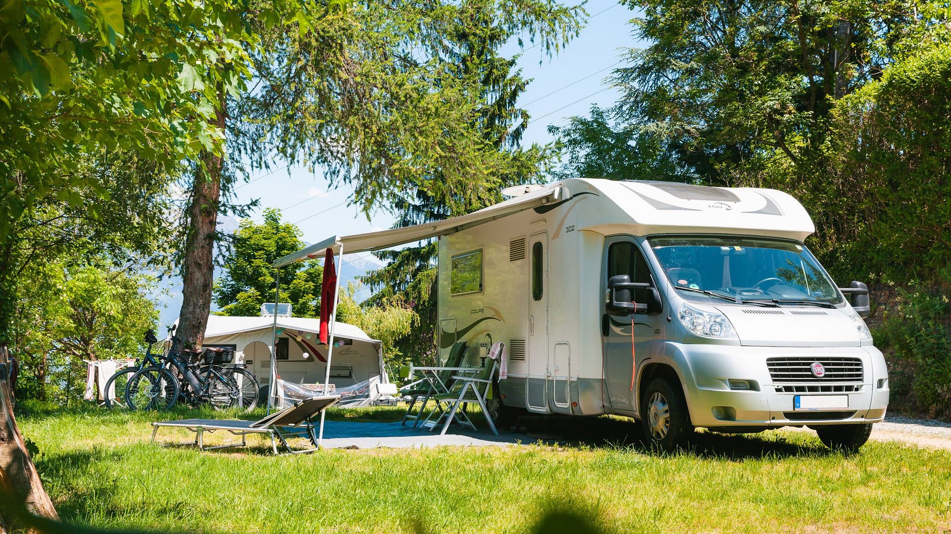 Stellplatz schattig Wohnmobil Camping Völlan Fahrrad