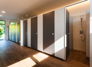 Sanitary facilities spacious modern showers Camping Völlan