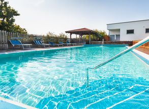 Piscina all'aperto Rilassante Sdraio Estate Campeggio Foiana